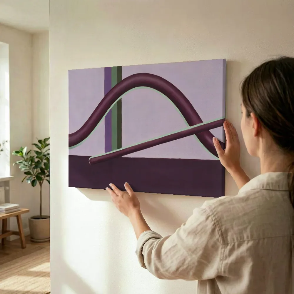 Sfeerimpressie: Gebogen boog in aubergine en mint terwijl het wordt opgehangen