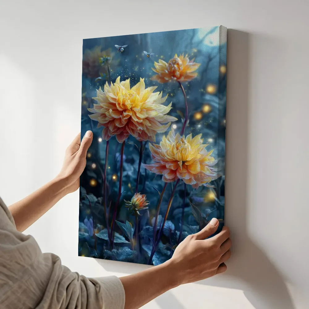 Sfeerimpressie: Gele dahlia's in de maannacht terwijl het aan de muur wordt gehangen