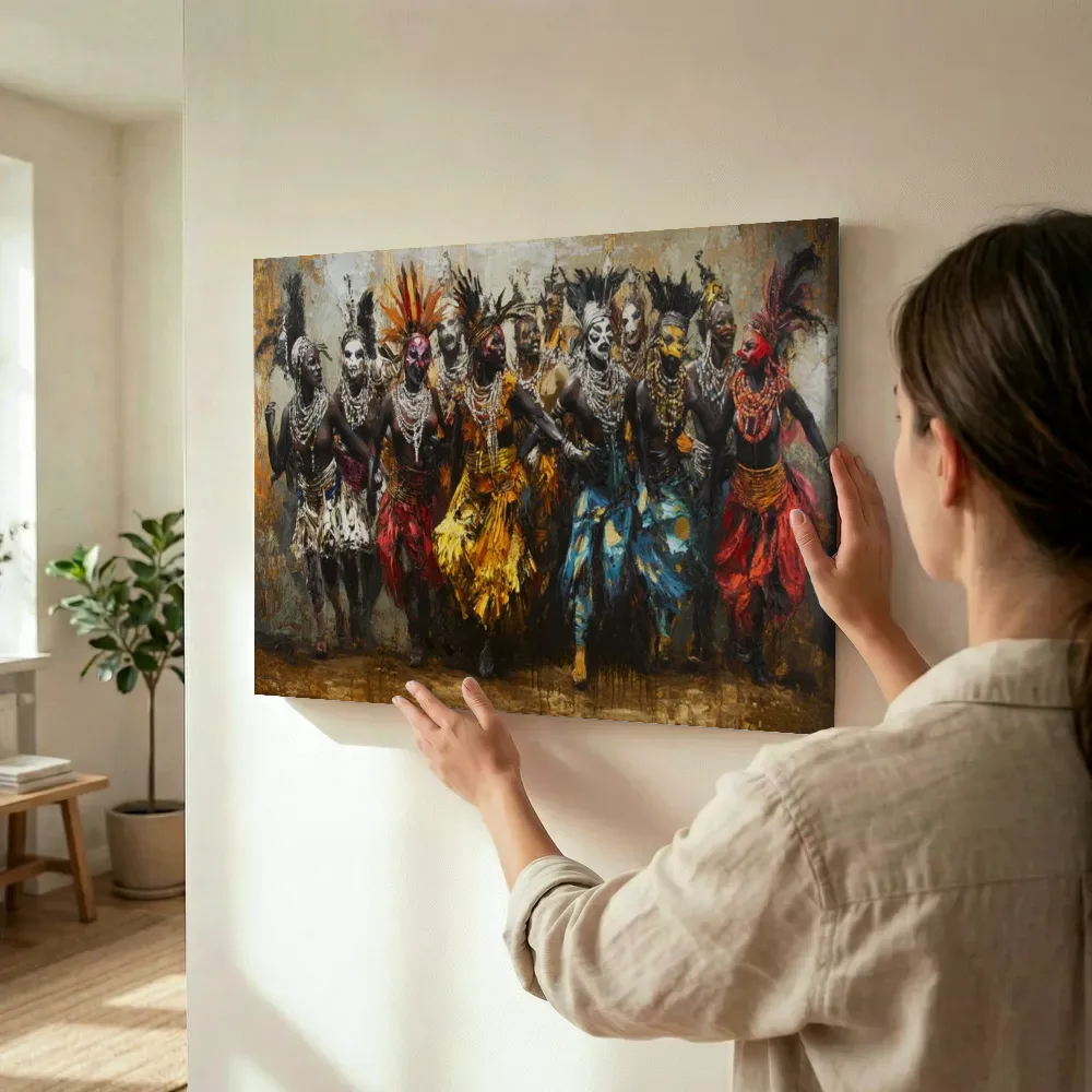 Sfeerimpressie: Gemaskerde dansers in kleur terwijl het wordt opgehangen