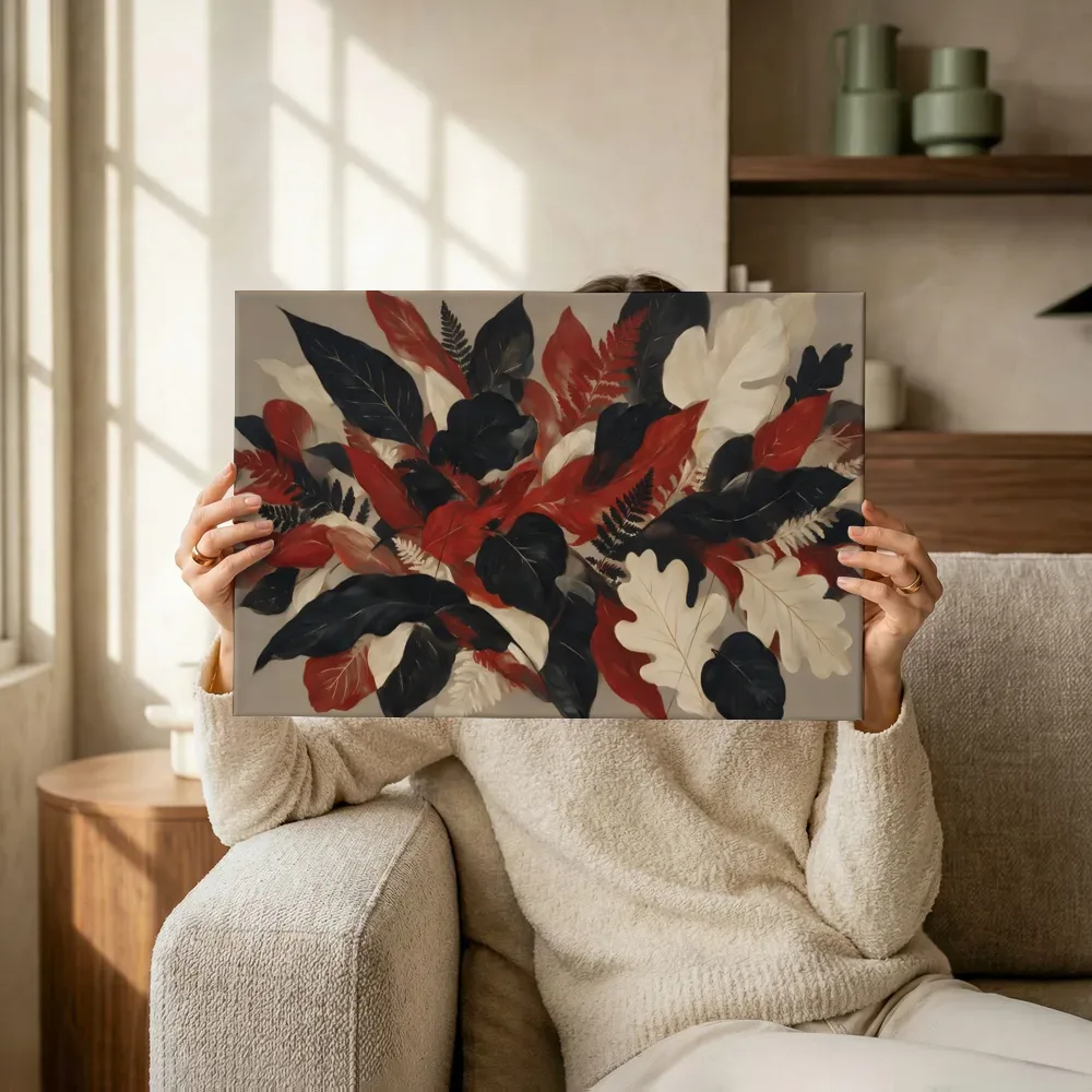 Sfeerimpressie: Gemengd bladpatroon Textured Minimalism in inktzwart terwijl het omhoog wordt gehouden