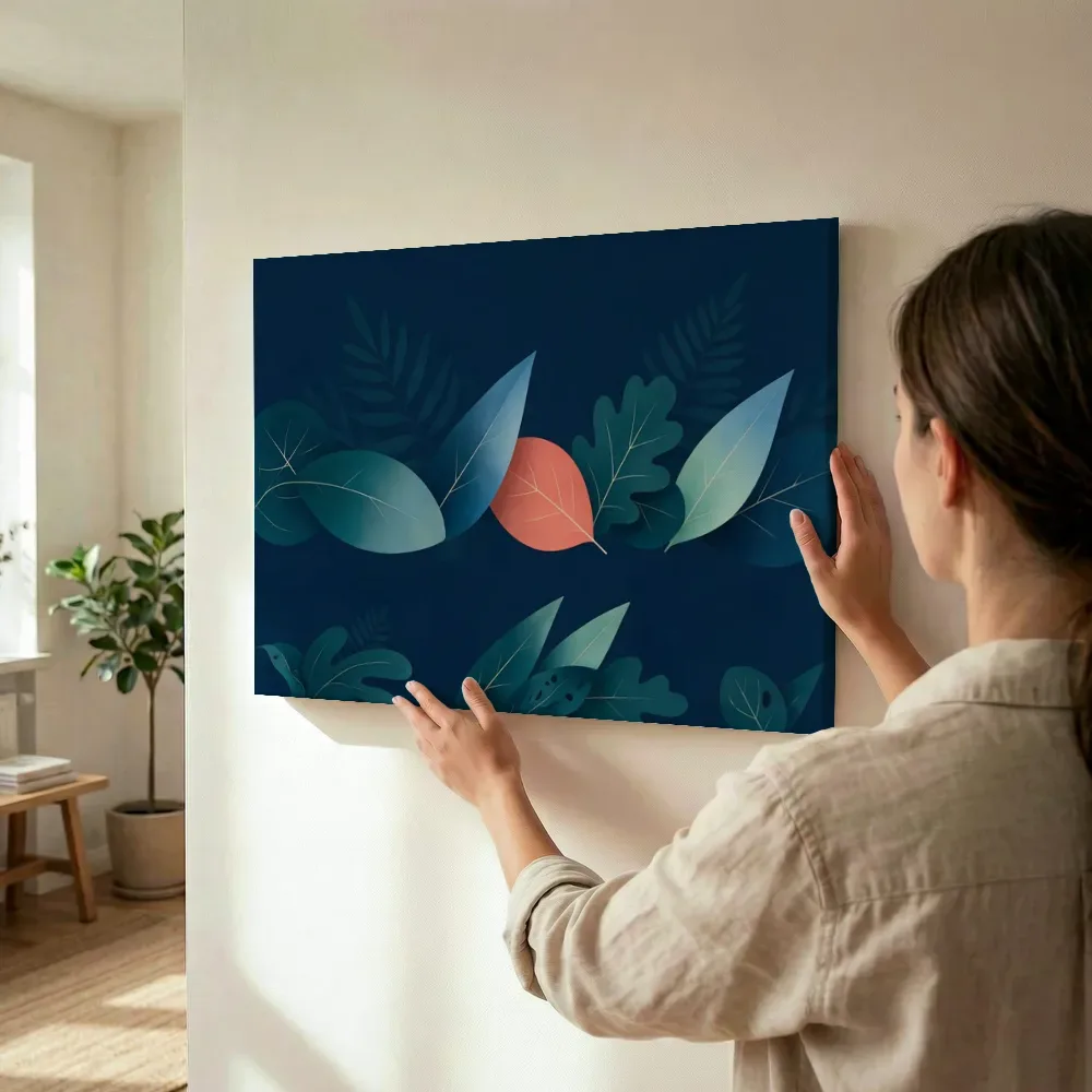 Sfeerimpressie: Gemengd bladpatroon Textured Minimalism in petrolblauw terwijl het wordt opgehangen