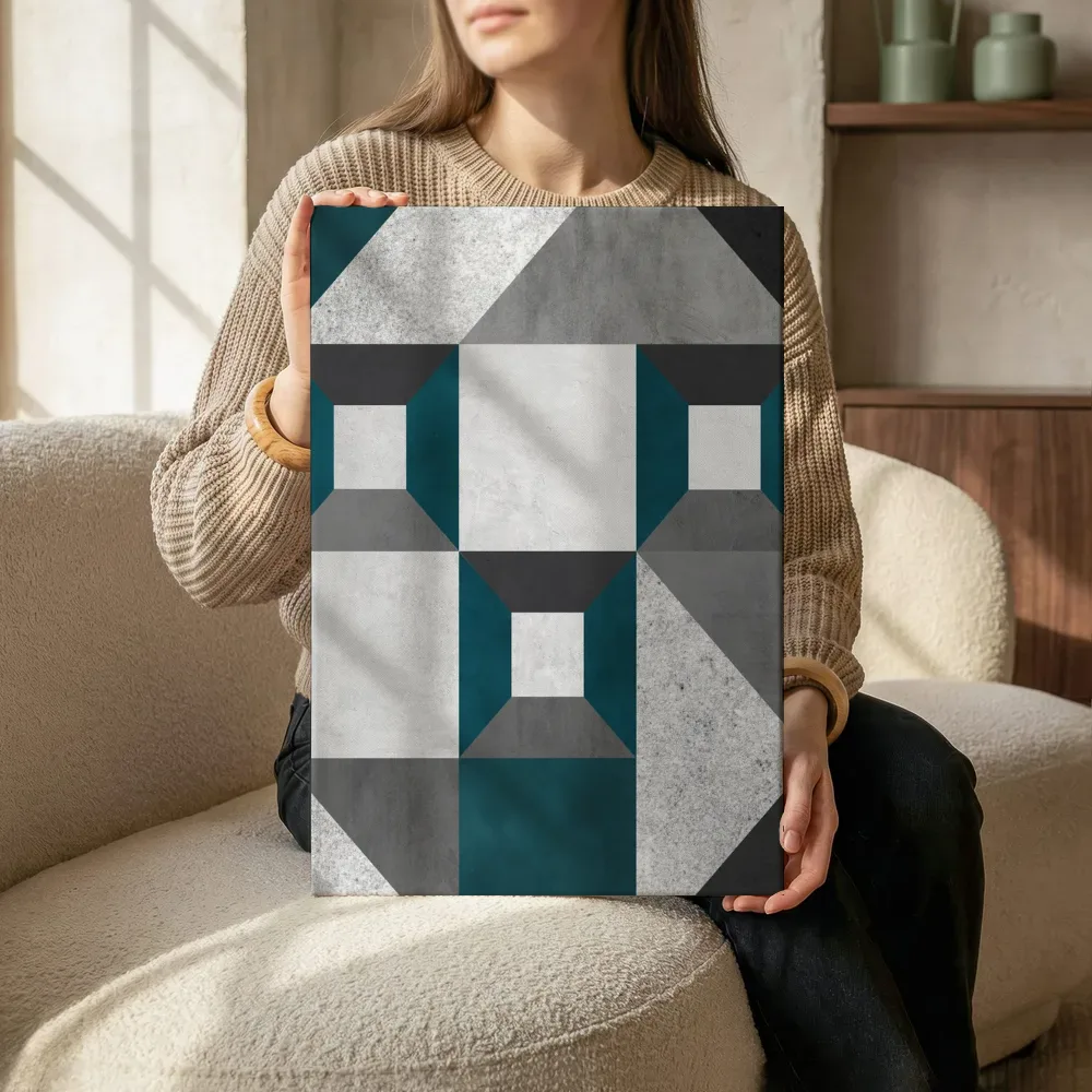 Sfeerimpressie: Geometrisch tempelpatroon in teal en grijs terwijl het zittend wordt getoond