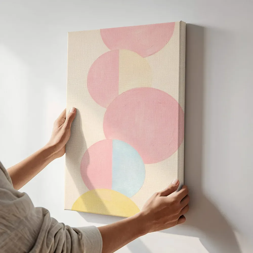 Sfeerimpressie: Gestapelde cirkels Geometric Earth 14 terwijl het aan de muur wordt gehangen