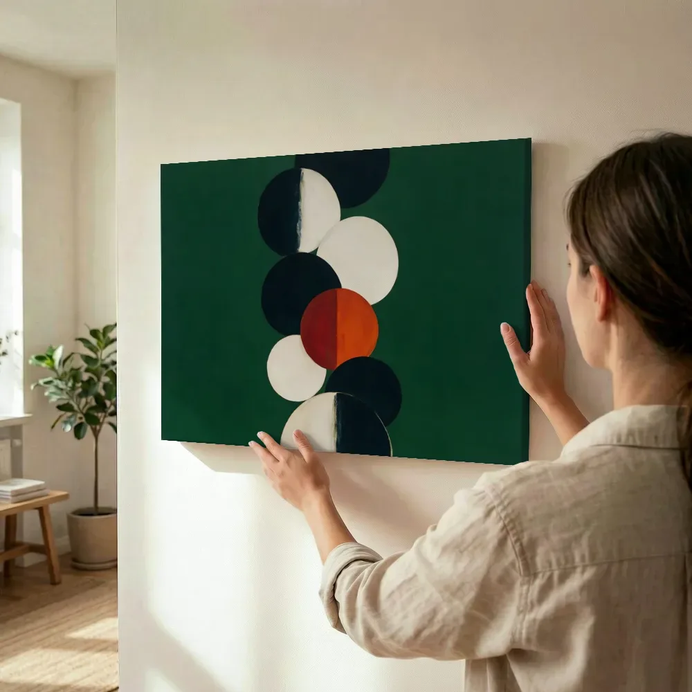 Sfeerimpressie: Gestapelde cirkels Geometric Earth in inktzwart 2 terwijl het wordt opgehangen