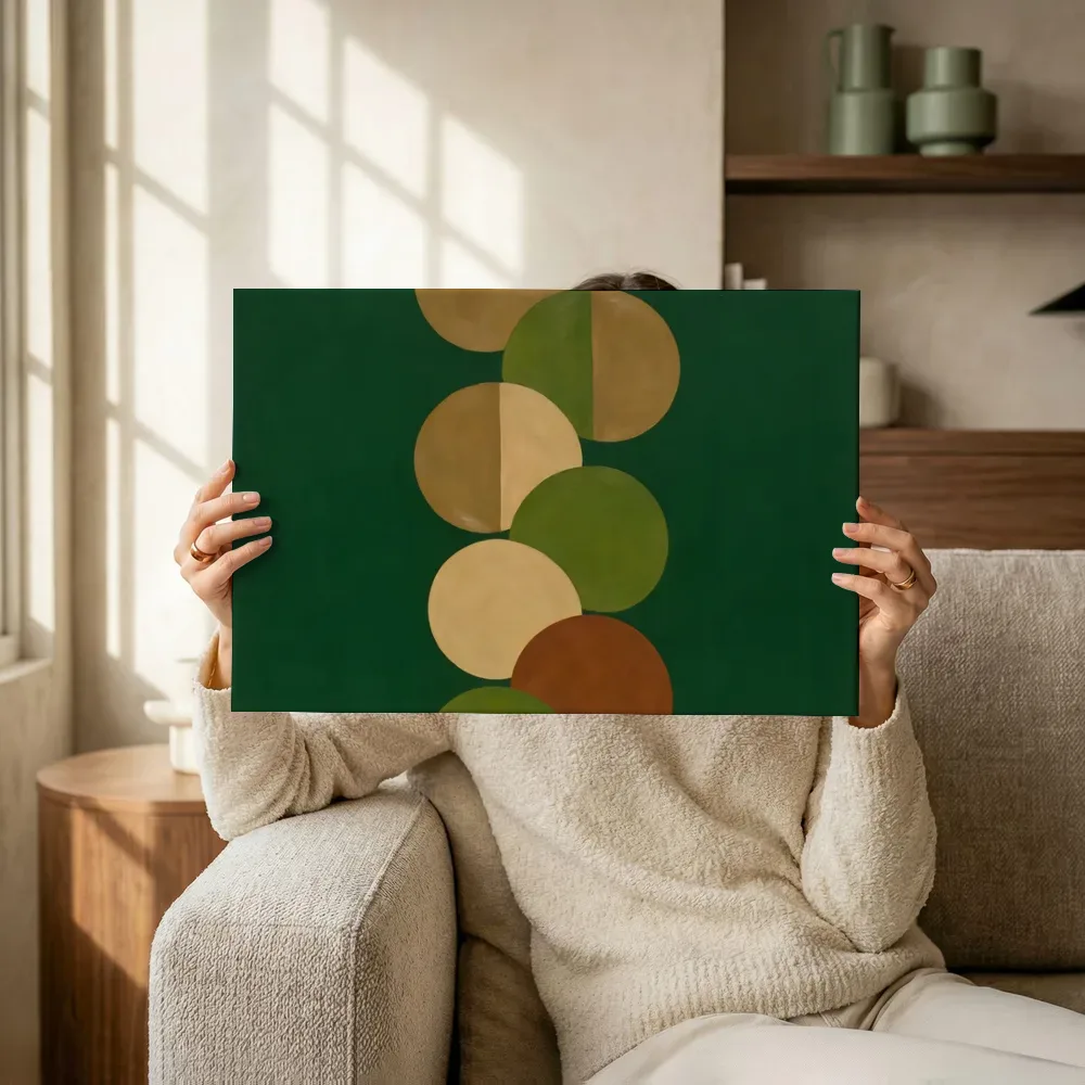 Sfeerimpressie: Gestapelde cirkels Geometric Earth in olijfgroen 4 terwijl het omhoog wordt gehouden