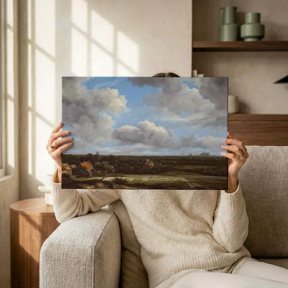 Sfeerimpressie: Gezicht op Haarlem met bleekvelden van Jacob van Ruisdael terwijl het omhoog wordt gehouden