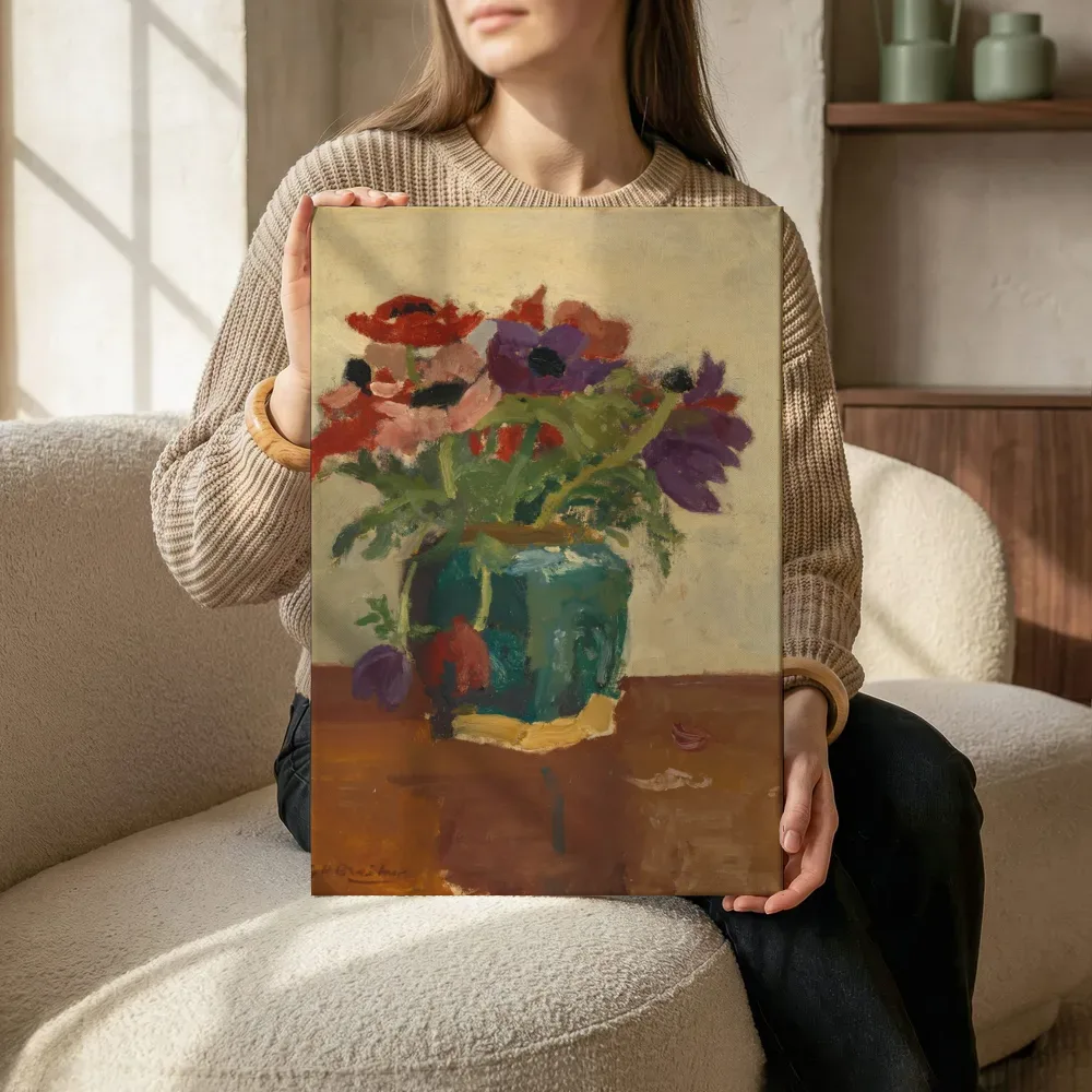Sfeerimpressie: Ginger Pot wit Anemones van George Hendrik Breitner terwijl het zittend wordt getoond