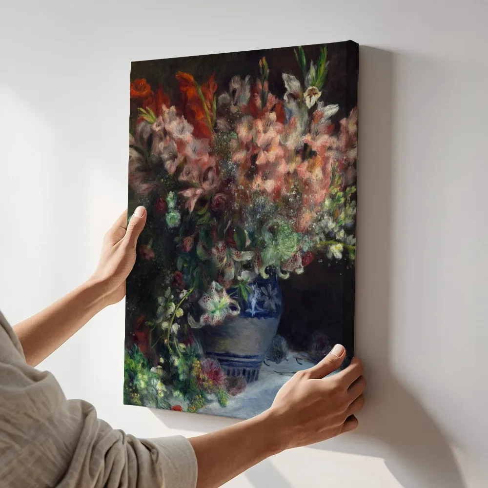 Sfeerimpressie: Gladiolen in een vaas van Pierre-Auguste Renoir terwijl het aan de muur wordt gehangen