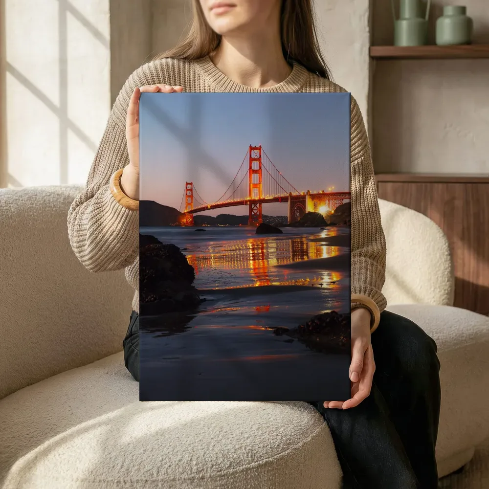 Sfeerimpressie: Golden Gate Bridge in de avondschemering terwijl het zittend wordt getoond