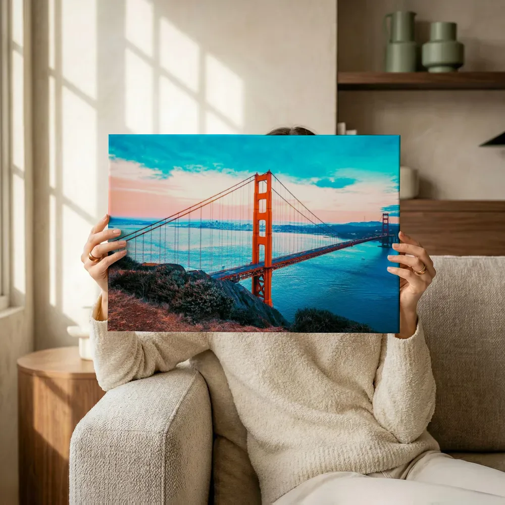Sfeerimpressie: Golden Gate Bridge vanaf de heuvel terwijl het omhoog wordt gehouden