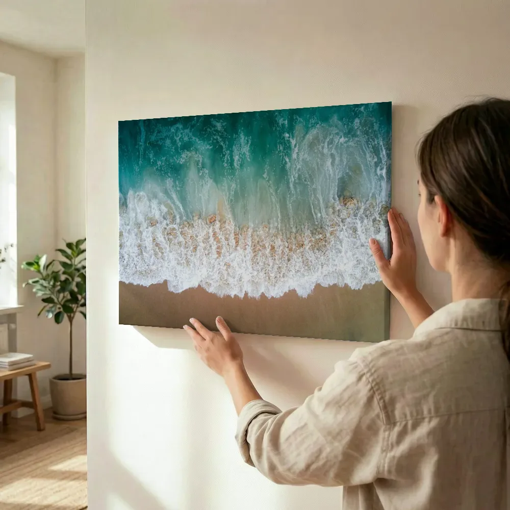 Sfeerimpressie: Turquoise golven op het strand terwijl het wordt opgehangen