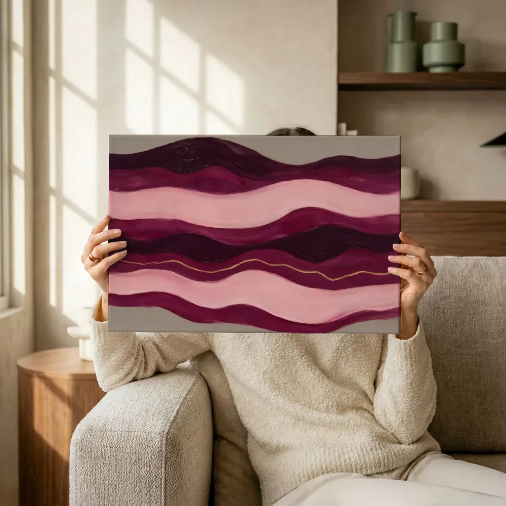 Sfeerimpressie: Golvende banen Textured Minimalism in magenta terwijl het omhoog wordt gehouden