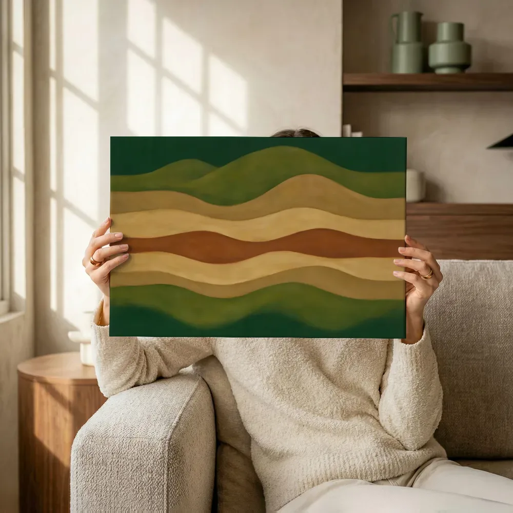 Sfeerimpressie: Golvende banen Textured Minimalism in olijfgroen terwijl het omhoog wordt gehouden