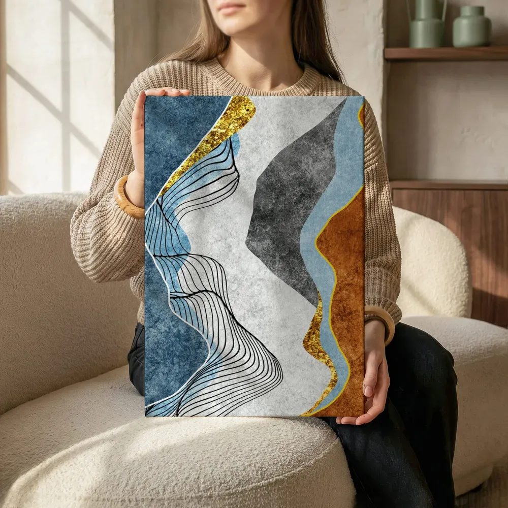 Sfeerimpressie: Golvende lagen blauw terracotta terwijl het zittend wordt getoond