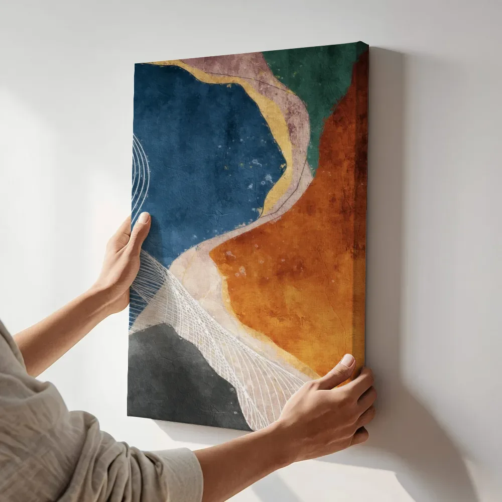 Sfeerimpressie: Golvende lagen marine terracotta terwijl het aan de muur wordt gehangen