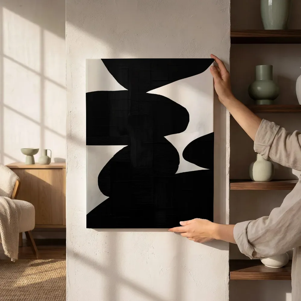 Sfeerimpressie: Golvend contrast in wit en zwart naast de kast