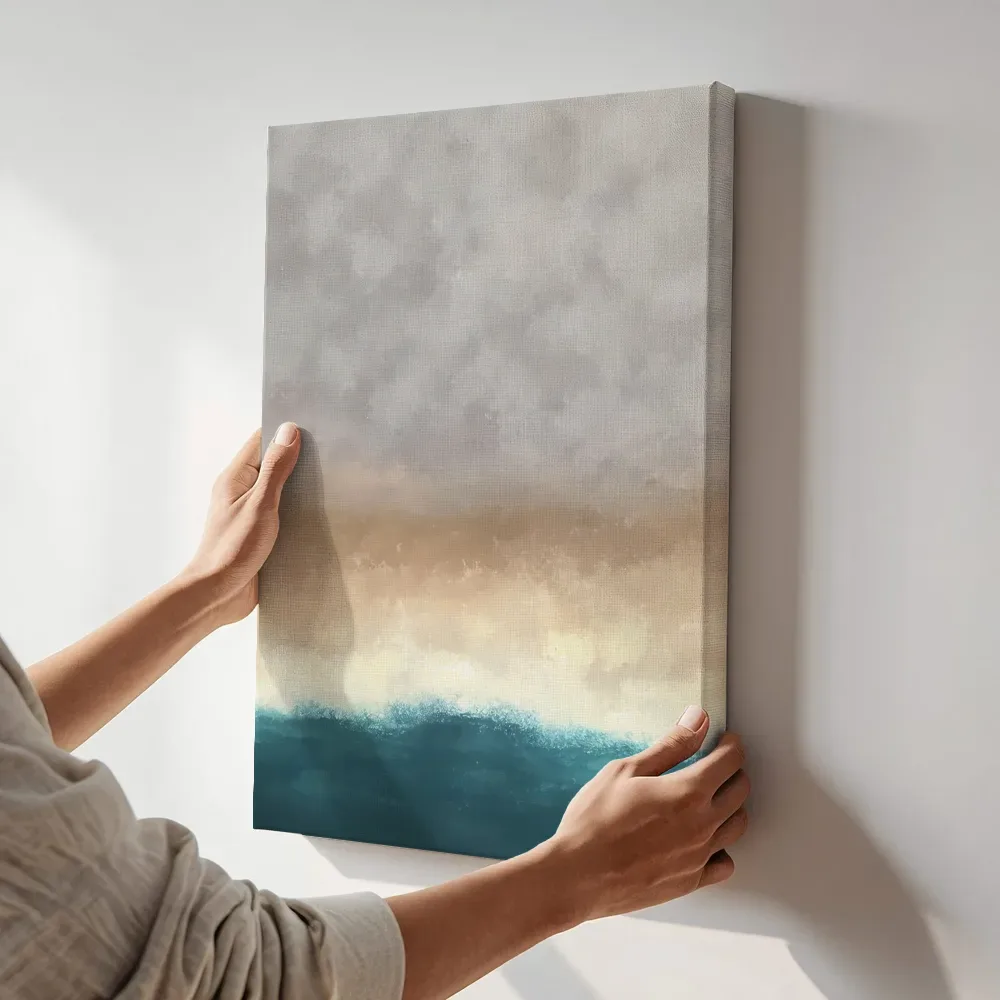 Sfeerimpressie: Gouden horizon boven turquoise water terwijl het aan de muur wordt gehangen