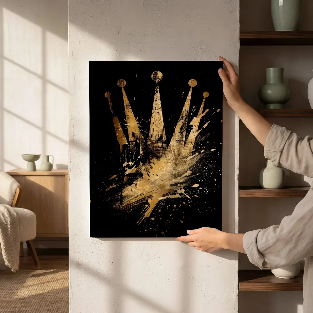Sfeerimpressie: Gouden kroon abstract naast de kast