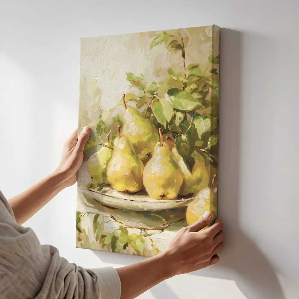 Sfeerimpressie: Gouden peren op schaal terwijl het aan de muur wordt gehangen