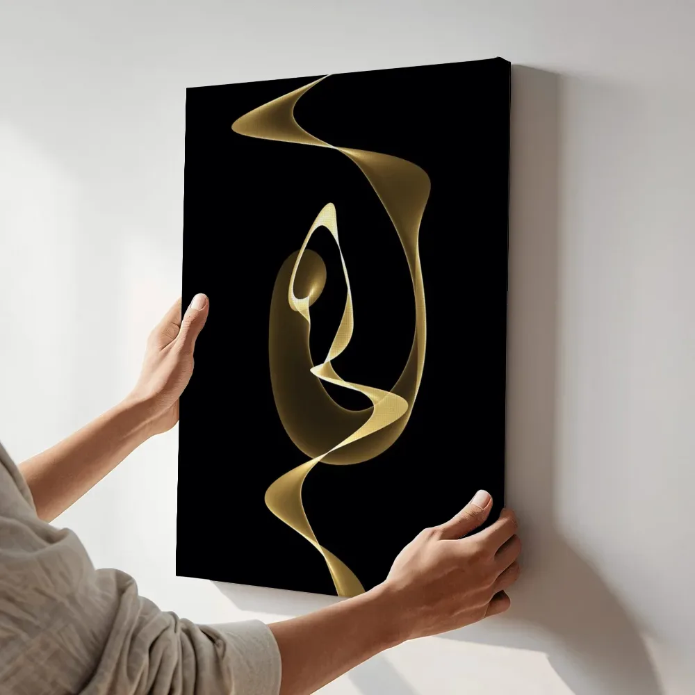 Sfeerimpressie: Gouden toorts abstract terwijl het aan de muur wordt gehangen