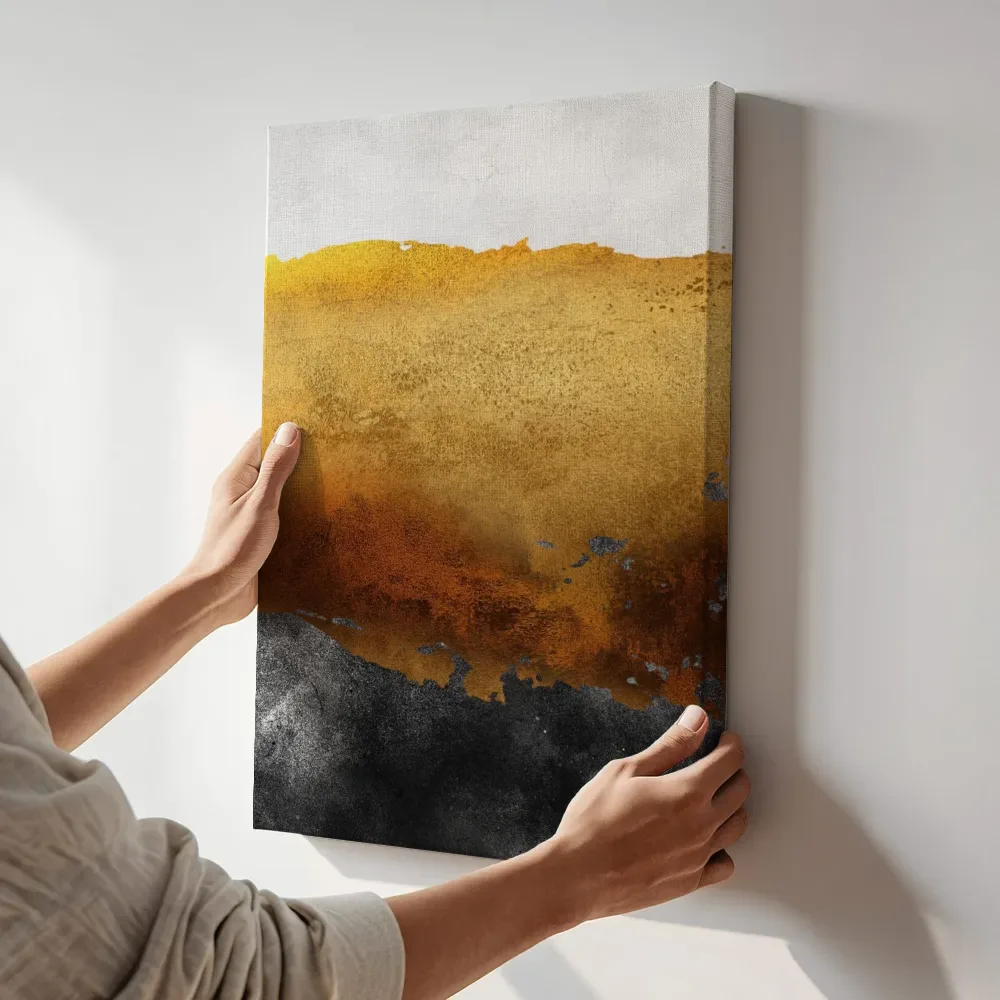Sfeerimpressie: Gouden en zwarte horizon gradiënt terwijl het aan de muur wordt gehangen