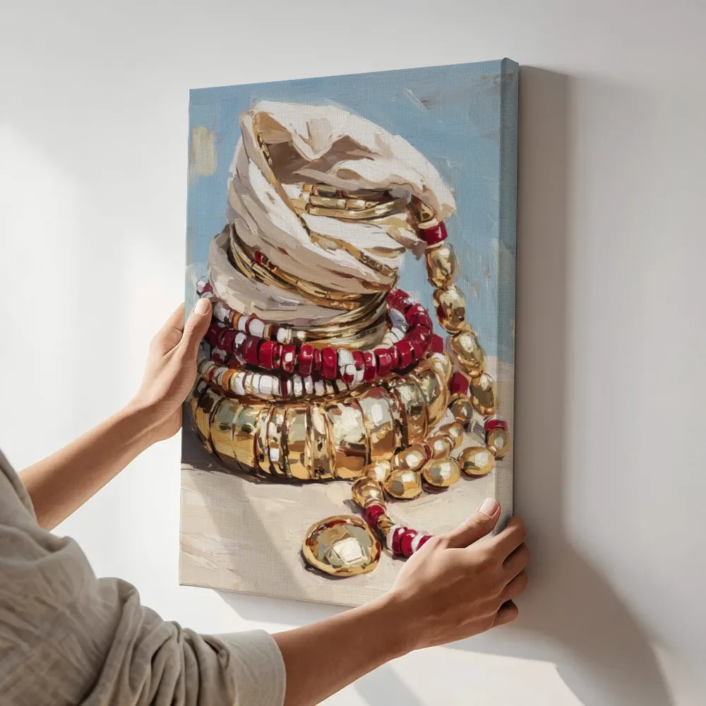Sfeerimpressie: Stilleven met sieraden terwijl het aan de muur wordt gehangen