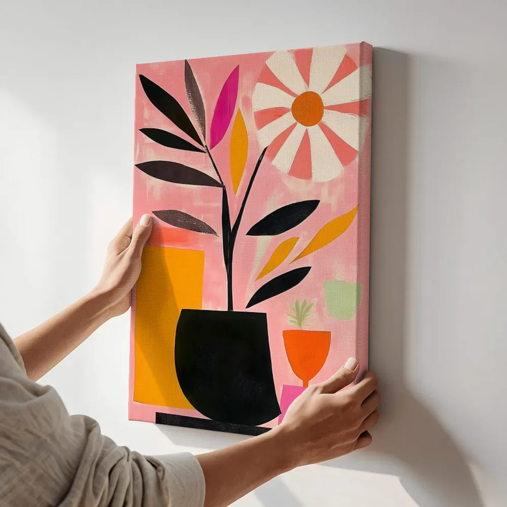 Sfeerimpressie: Grafische bloem met plant terwijl het aan de muur wordt gehangen