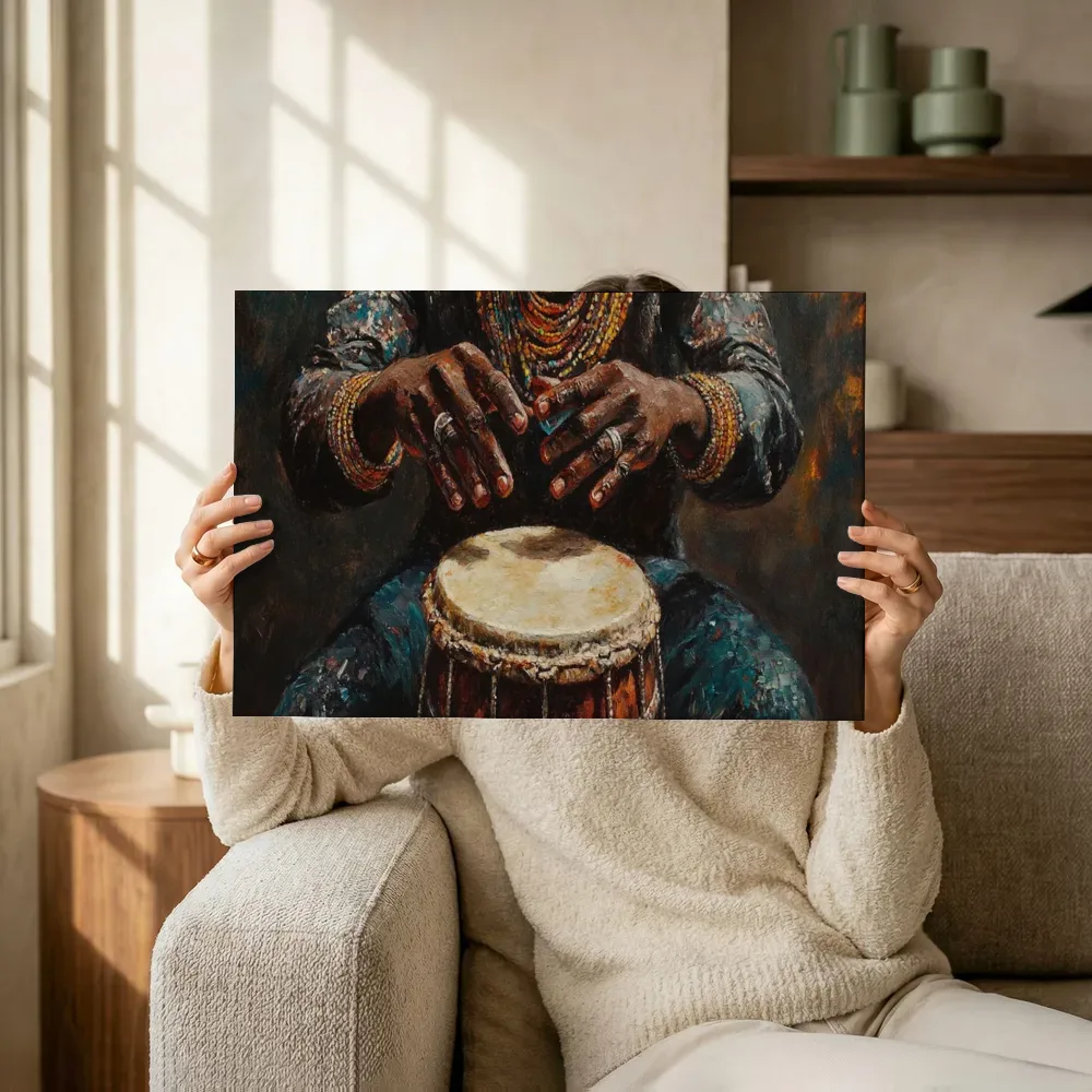 Sfeerimpressie: Handen op de Djembe terwijl het omhoog wordt gehouden