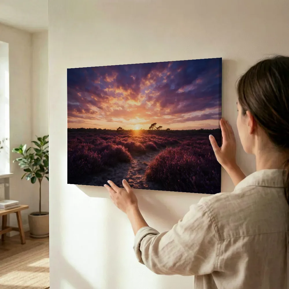 Sfeerimpressie: Heide zonsondergang in het gouden uur terwijl het wordt opgehangen