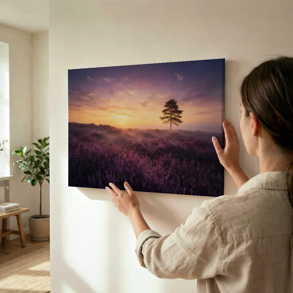 Sfeerimpressie: Heide zonsopkomst in het gouden uur terwijl het wordt opgehangen