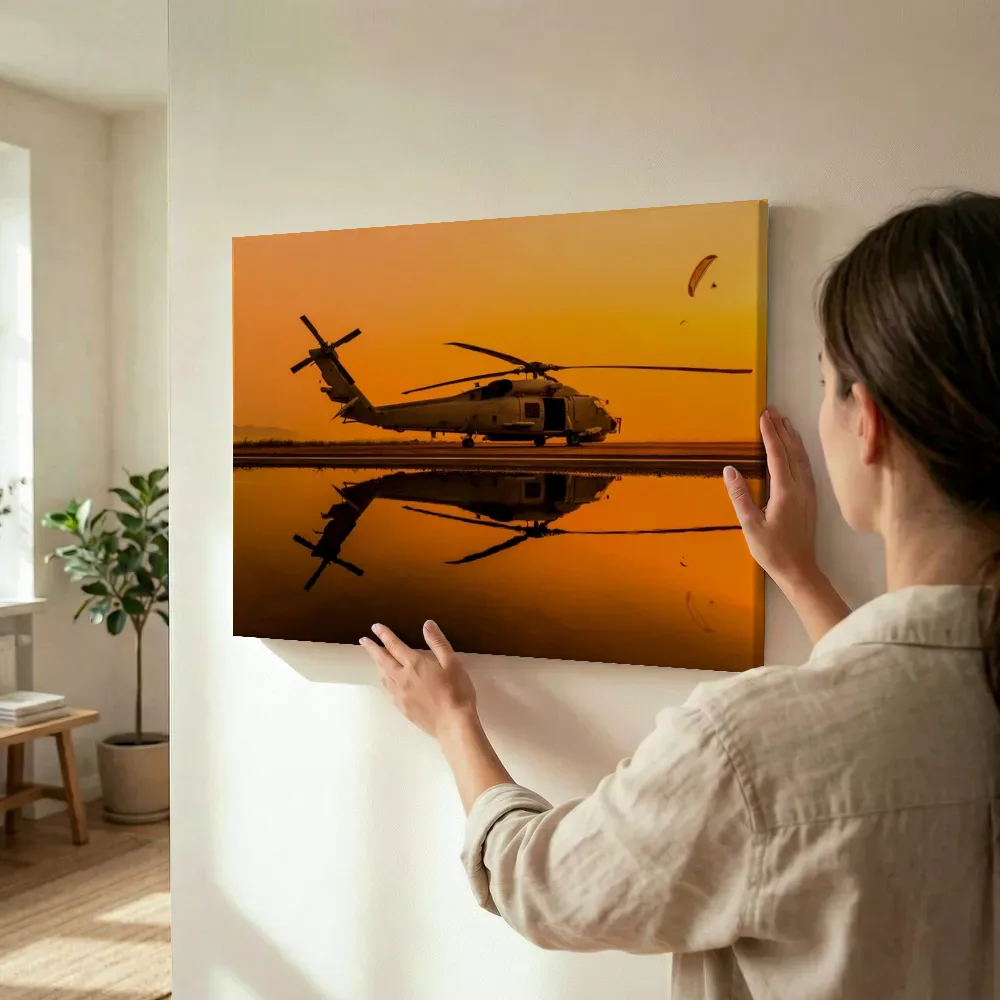 Sfeerimpressie: Helikopter bij zonsondergang terwijl het wordt opgehangen