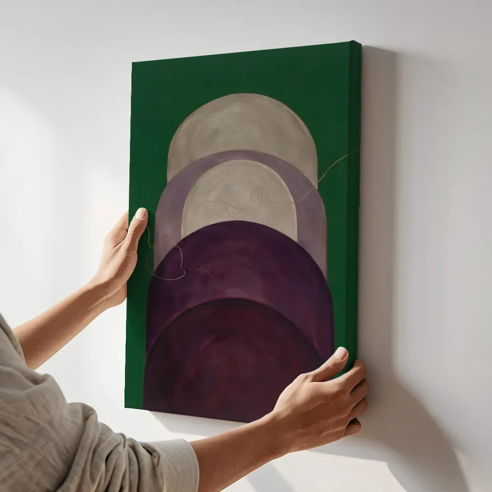 Sfeerimpressie: Heuvelbogen Retro Shapes in aubergine terwijl het aan de muur wordt gehangen
