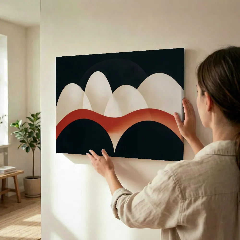 Sfeerimpressie: Heuvelbogen Retro Shapes in inktzwart terwijl het wordt opgehangen