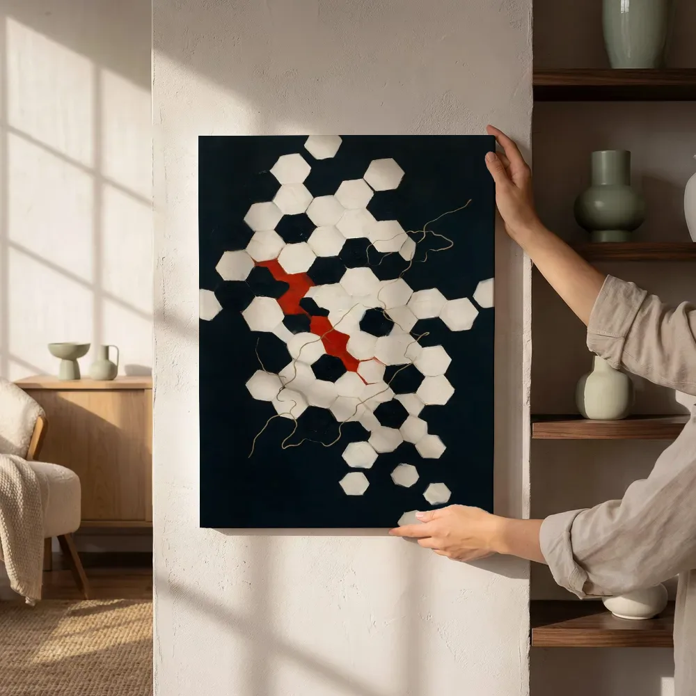 Sfeerimpressie: Honingraat Geometric Earth in inktzwart naast de kast