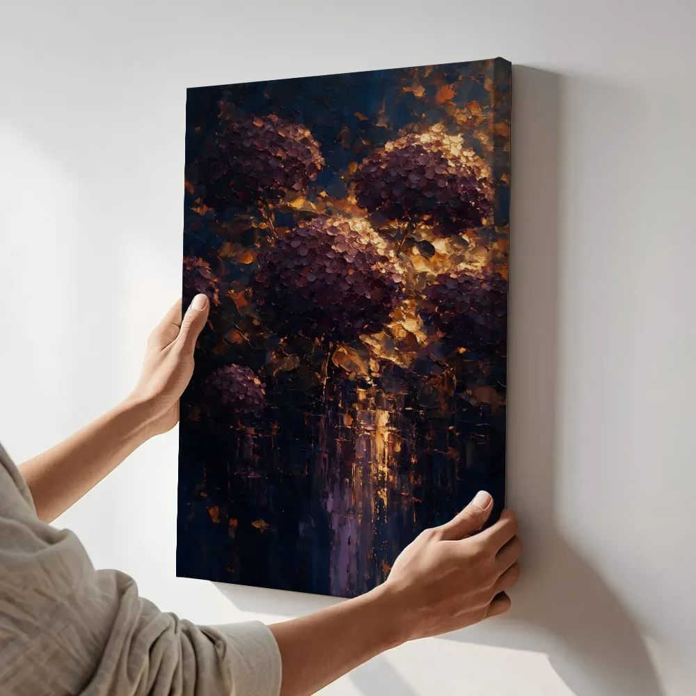 Sfeerimpressie: Hortensia aan de oever in aubergine terwijl het aan de muur wordt gehangen