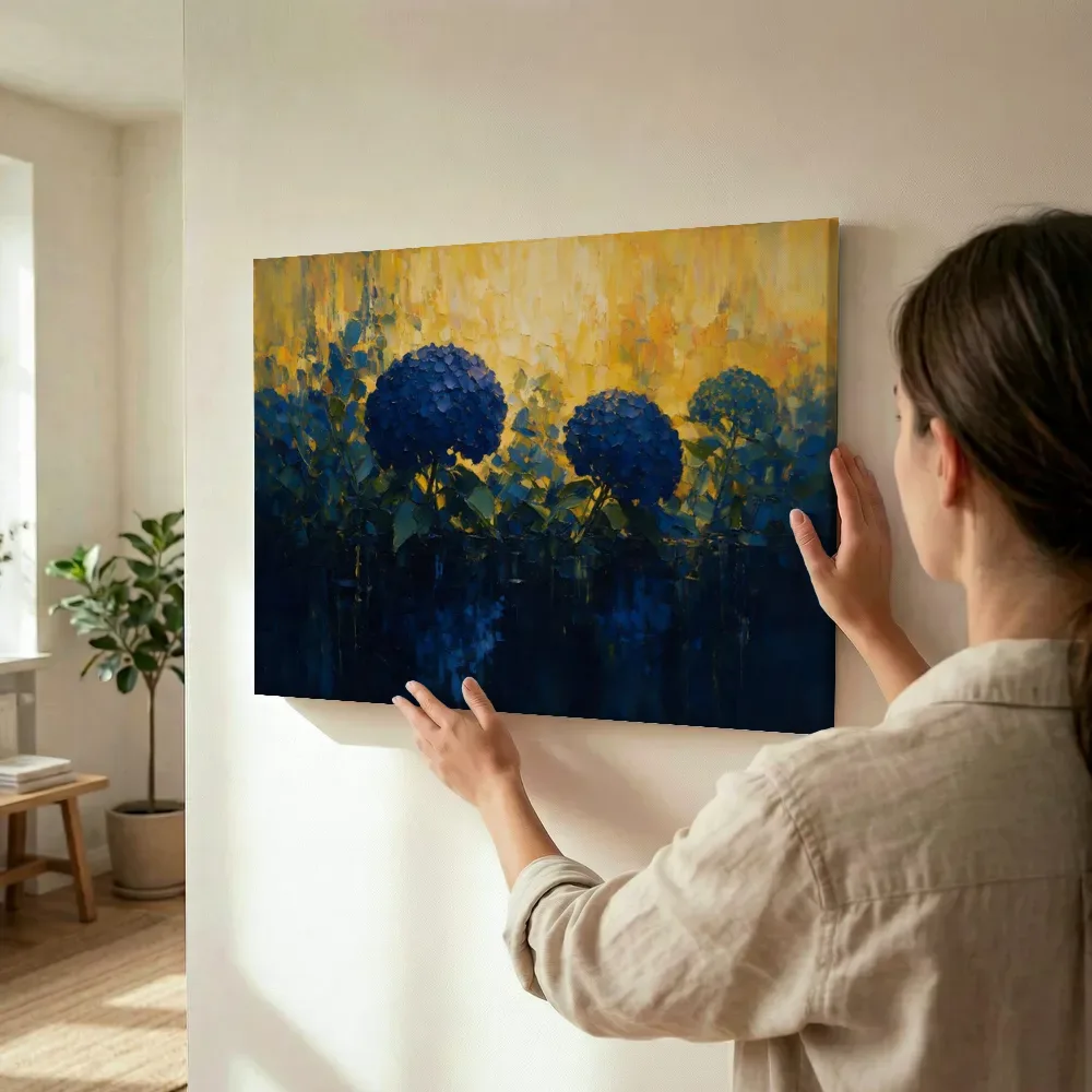 Sfeerimpressie: Hortensia aan de oever in blauwgeel terwijl het wordt opgehangen