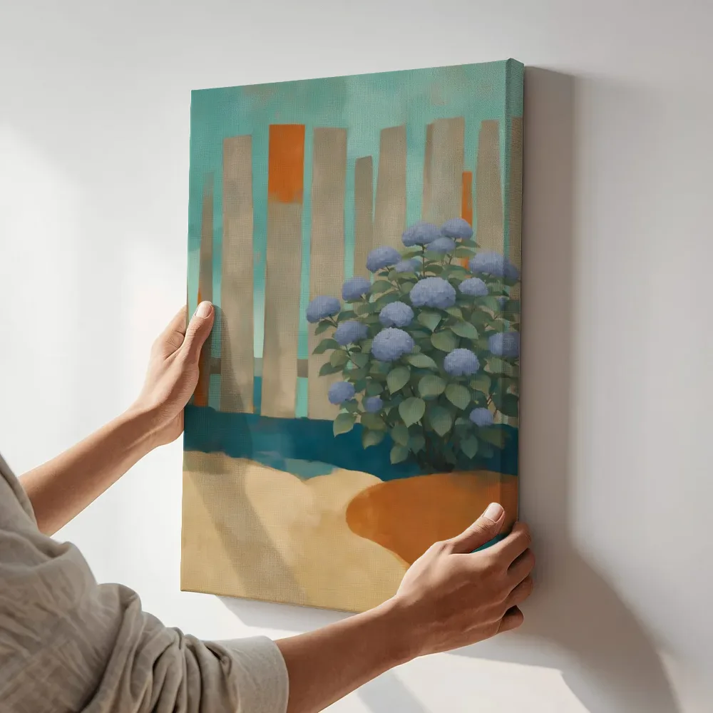 Sfeerimpressie: Hortensia in aqua en warm grijs terwijl het aan de muur wordt gehangen