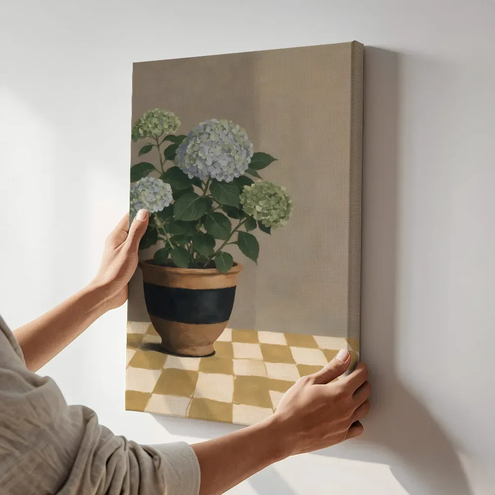 Sfeerimpressie: Hortensia in camel en ivoor terwijl het aan de muur wordt gehangen
