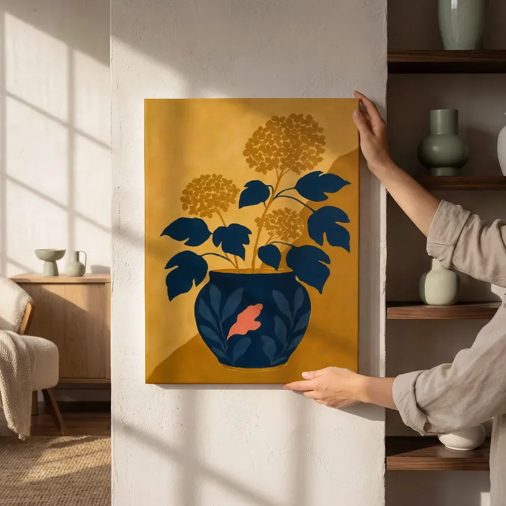 Sfeerimpressie: Hortensia in delftsblauw en mosterd naast de kast
