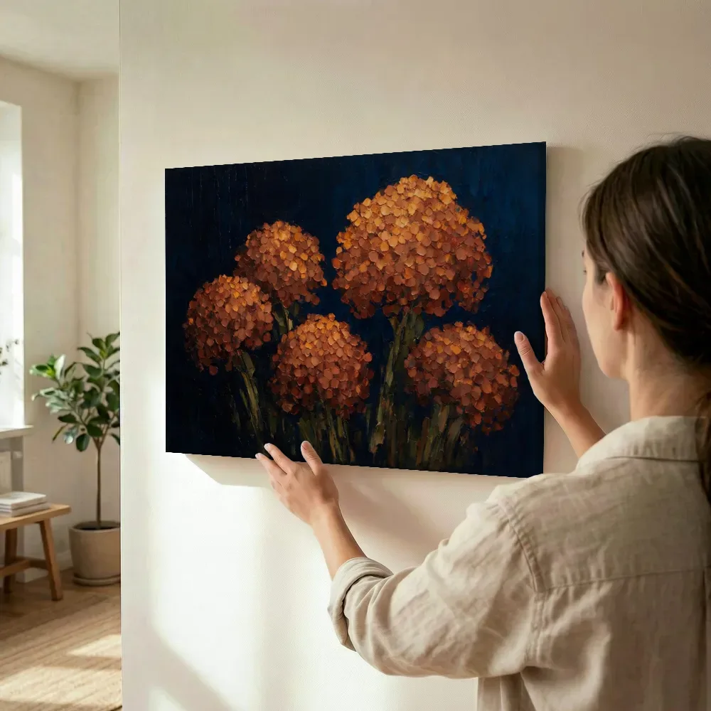 Sfeerimpressie: Hortensia in groepjes in terracotta terwijl het wordt opgehangen