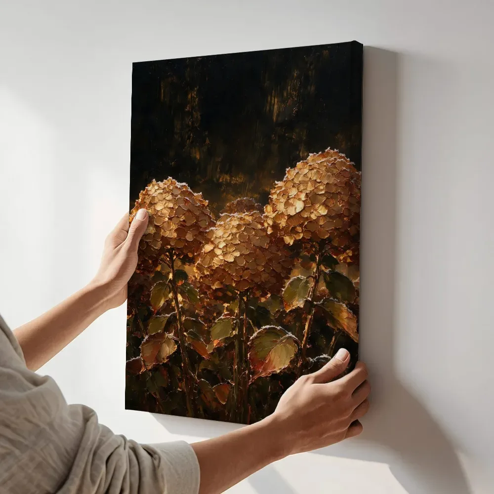 Sfeerimpressie: Hortensia onder de hemel in kopergloed terwijl het aan de muur wordt gehangen