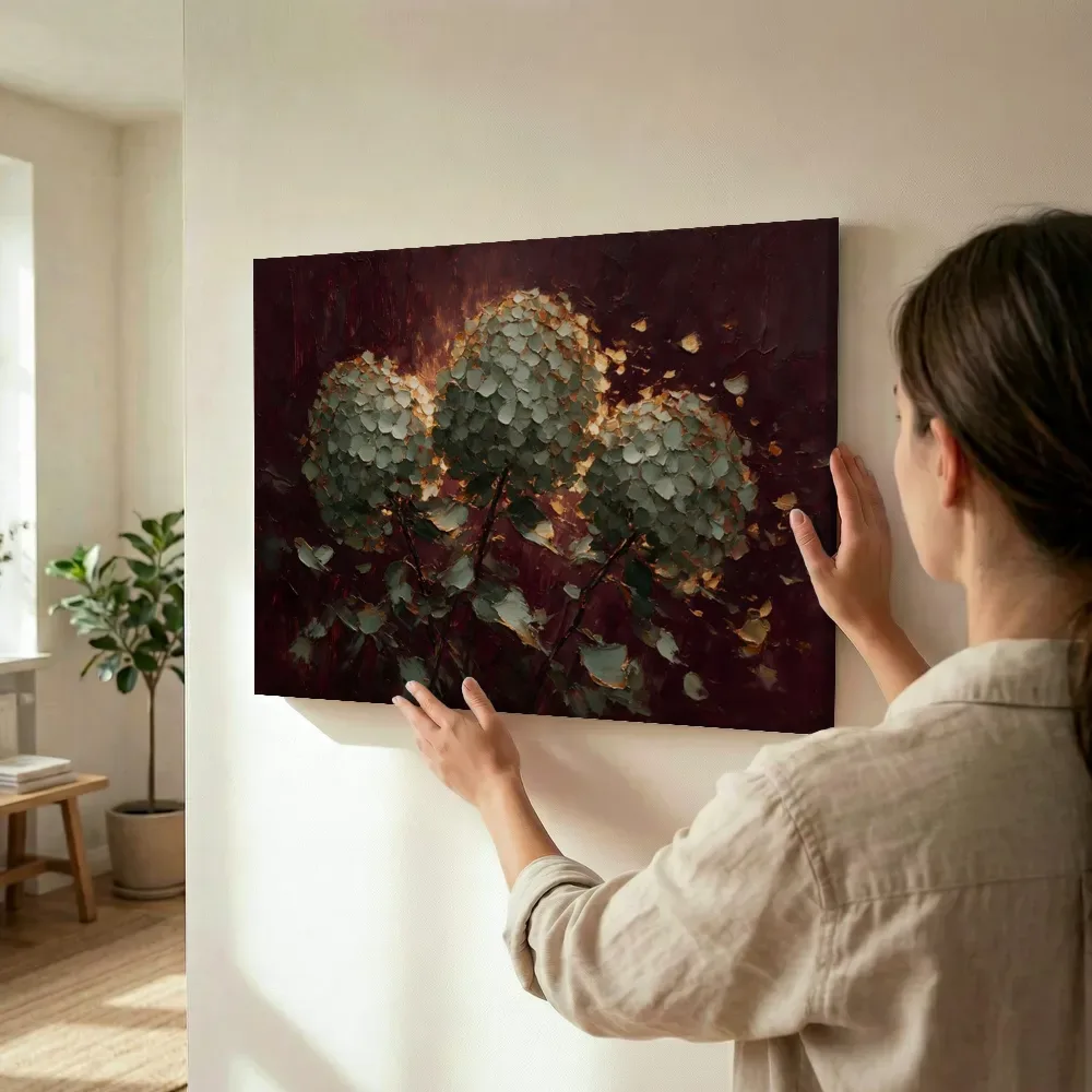 Sfeerimpressie: Hortensia van dichtbij in saliegrijs terwijl het wordt opgehangen