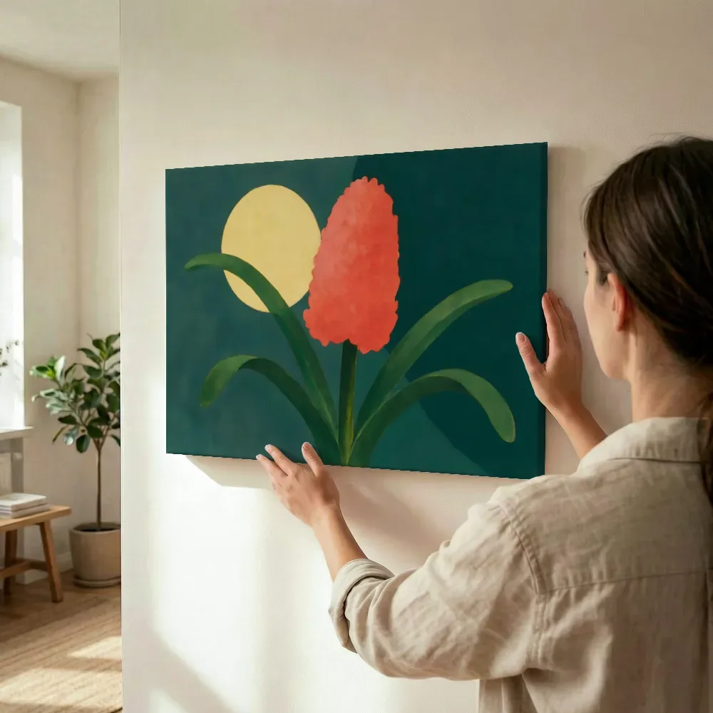 Sfeerimpressie: Hyacint in koraalrood en zeegroen terwijl het wordt opgehangen