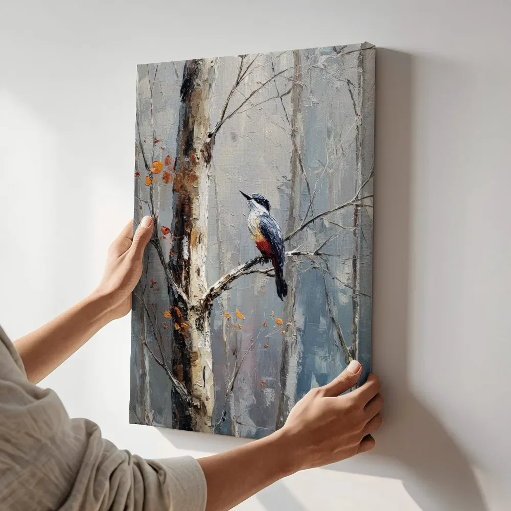 Sfeerimpressie: IJsvogel in het herfstbos terwijl het aan de muur wordt gehangen