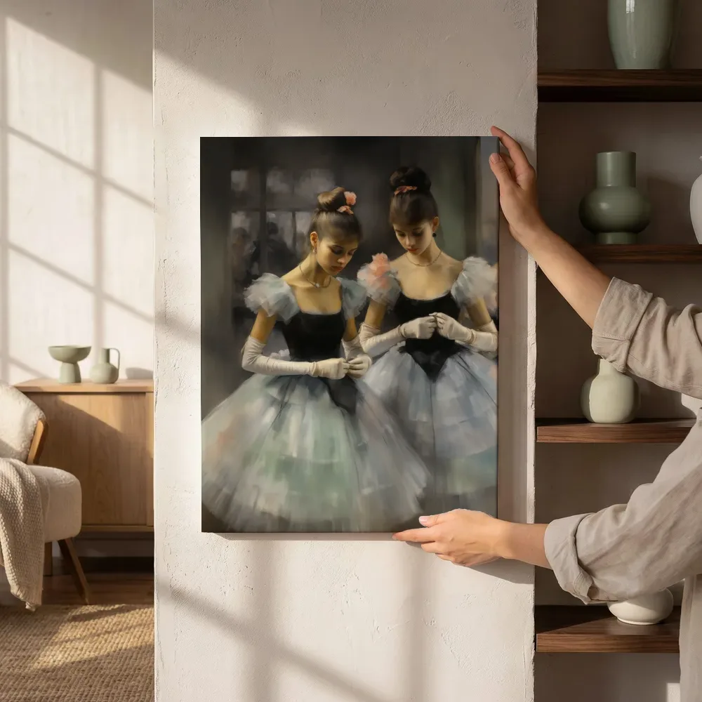 Sfeerimpressie: Twee balletdanseressen naast de kast