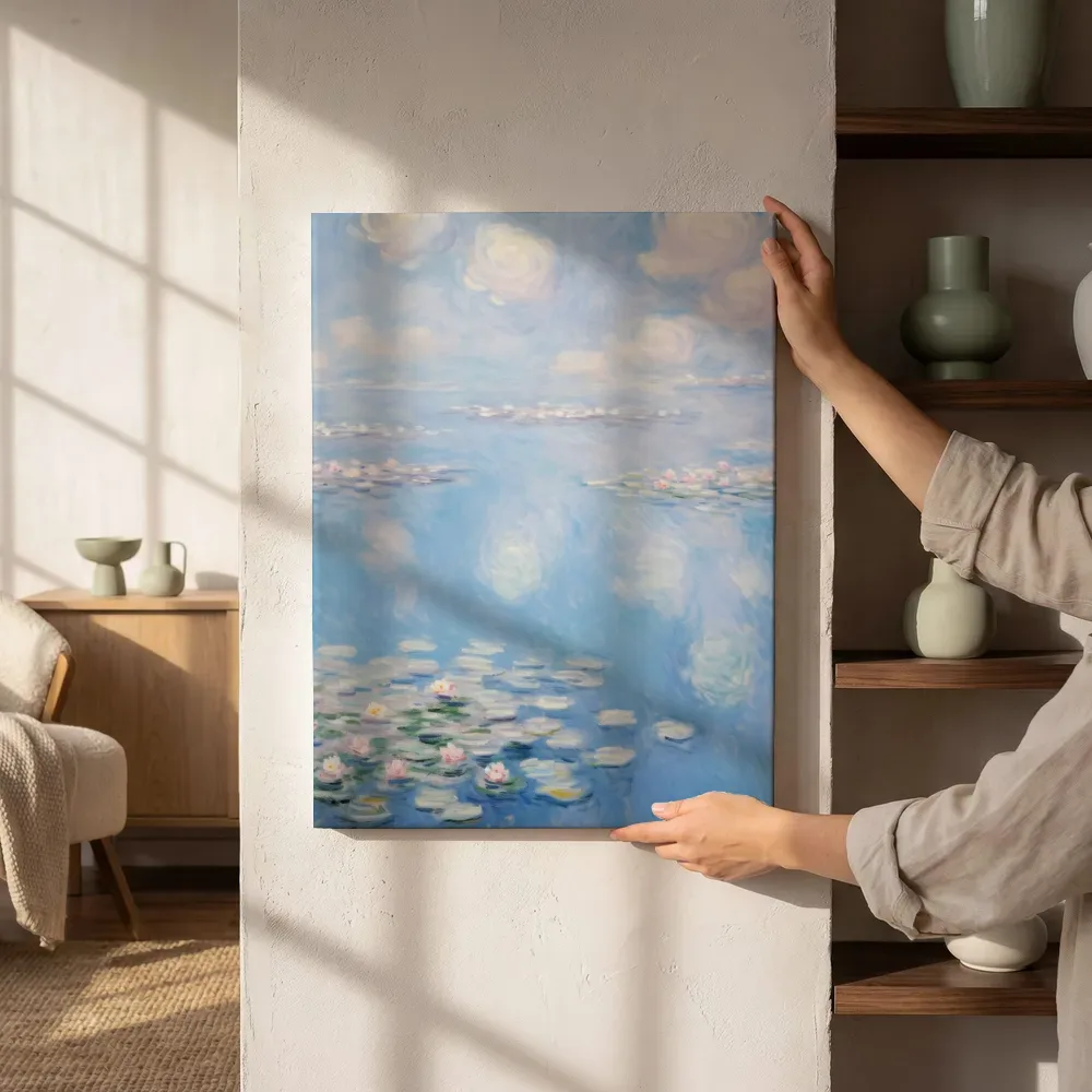 Sfeerimpressie: Waterlelies in vijver met wolkenspiegeling naast de kast