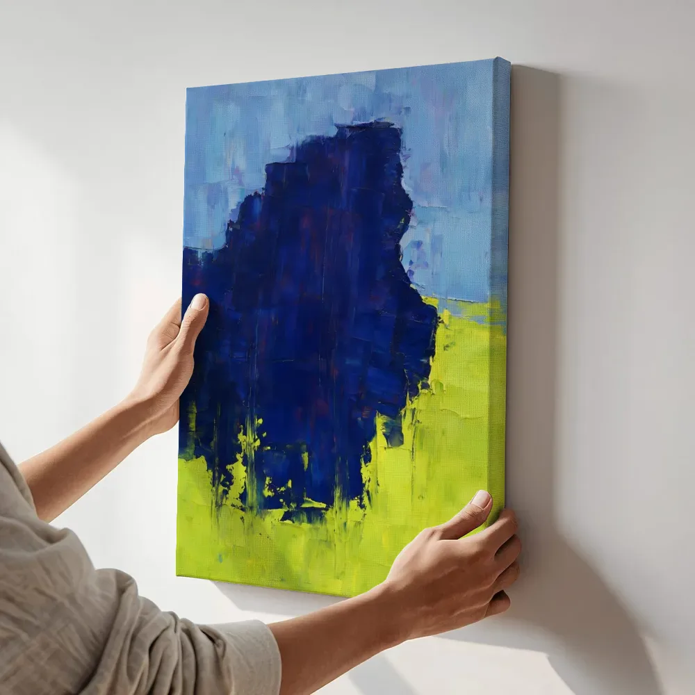 Sfeerimpressie: Indigo en hemelsblauw als massief blok terwijl het aan de muur wordt gehangen