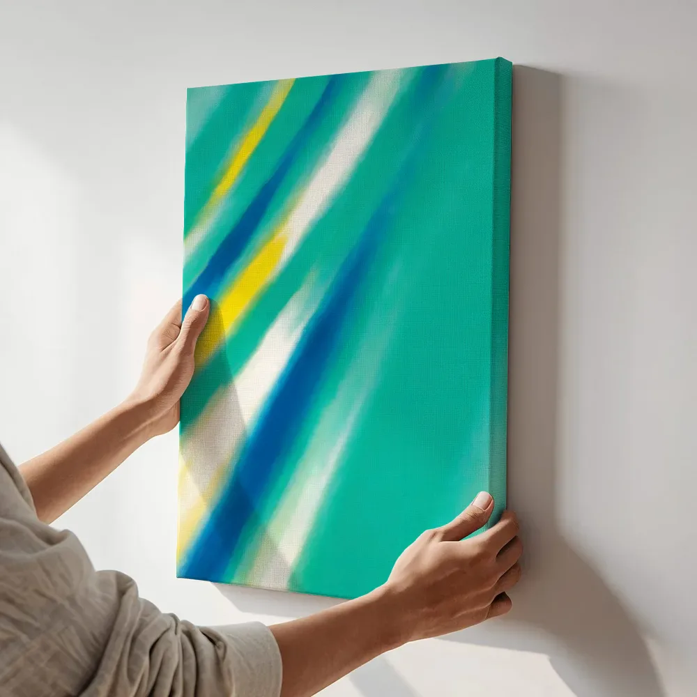 Sfeerimpressie: Ingezogen banen aan de rechterrand in vol turquoise terwijl het aan de muur wordt gehangen