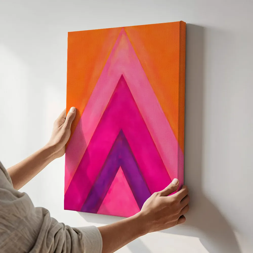 Sfeerimpressie: Ingezogen banen in het midden in vol magenta terwijl het aan de muur wordt gehangen
