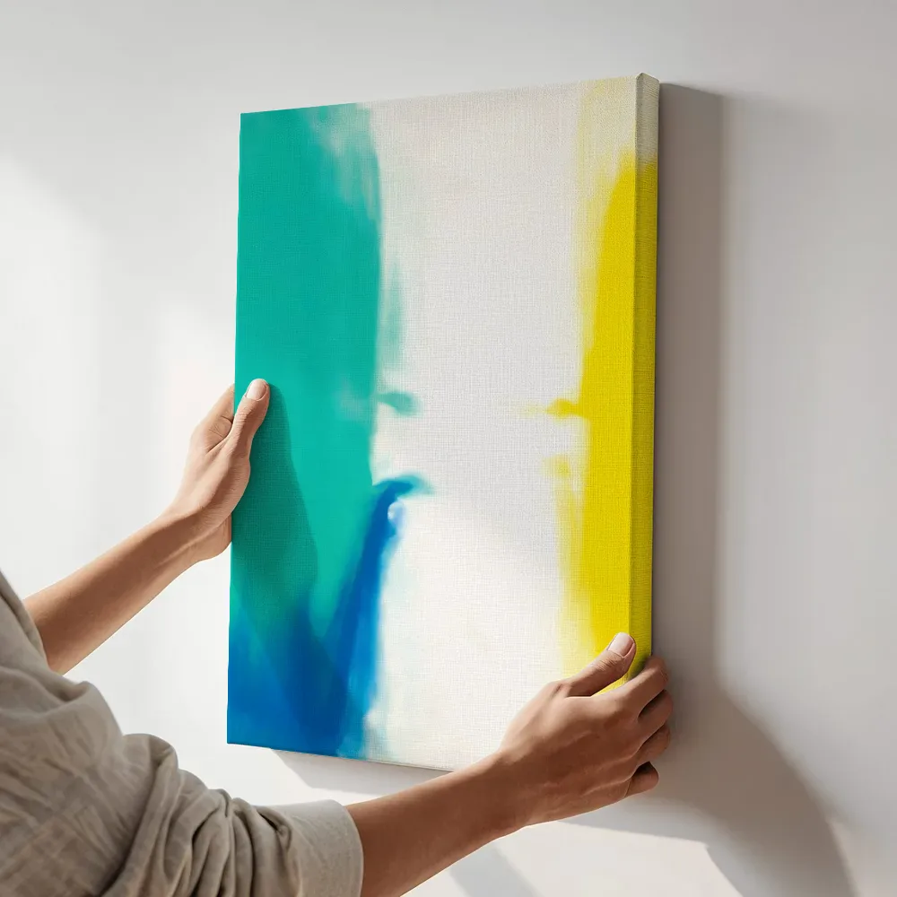 Sfeerimpressie: Ingezogen banen in twee massa's in vol turquoise terwijl het aan de muur wordt gehangen
